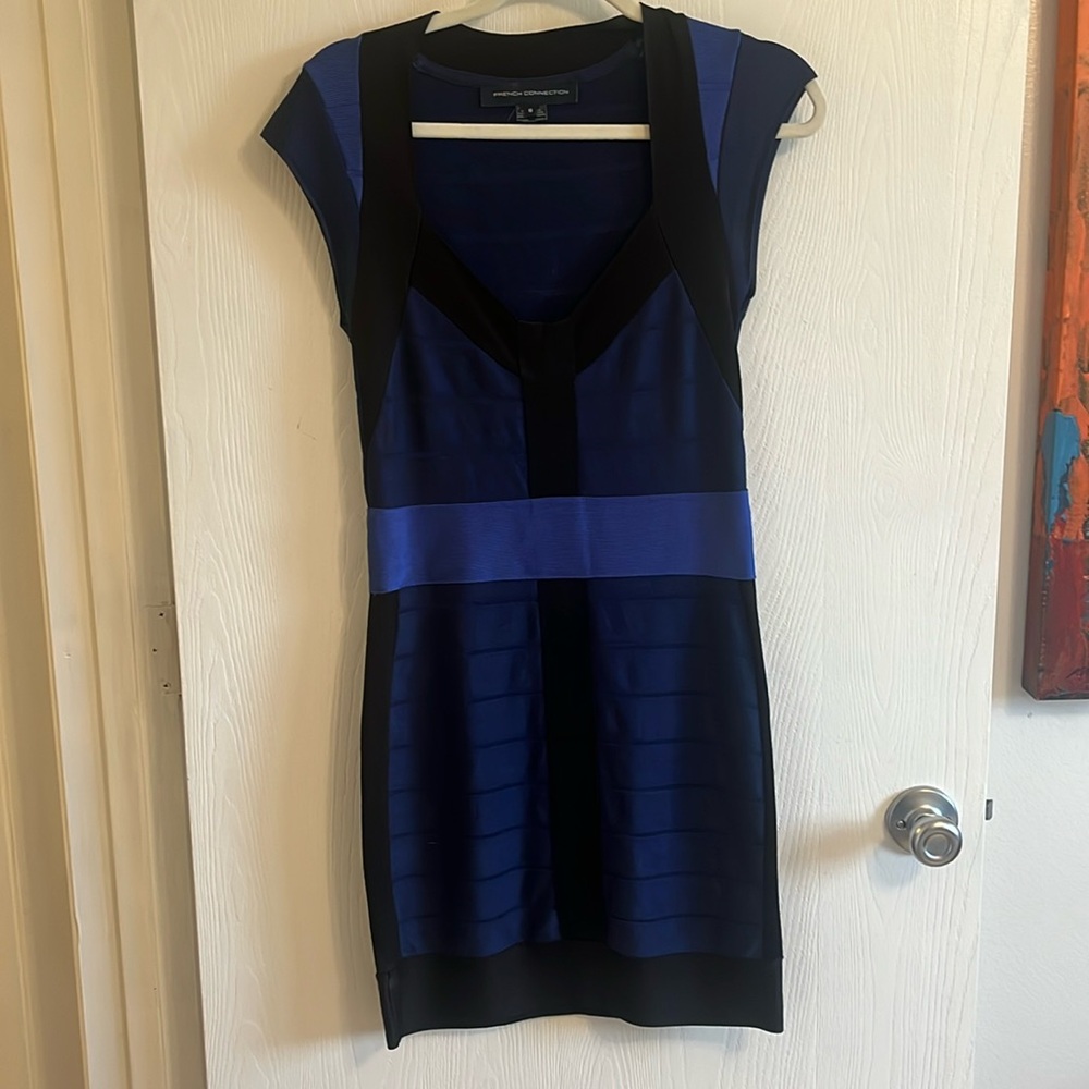 French Connection blue and black fitted bandage cocktail dress women's size 8
